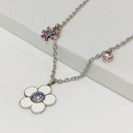 Collar acero inoxidable dijes flor blanca