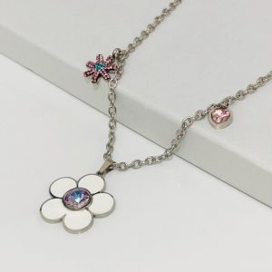 Collar acero inoxidable dijes flor blanca