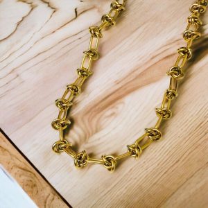 Collar dorado acero inoxidable nudo