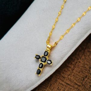 Collar dorado acero inoxidable Cruz piedra negra