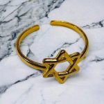 Anillo ajustado acero inoxidable dorado estrella