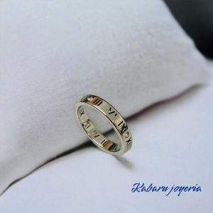 Anillo T10 color plata acero inoxidable num romanos