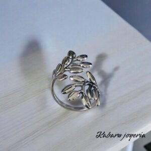 Anillo ajustable color plata acero inoxidable floral