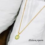 Collar dorado acero inoxidable virgen piedra verde