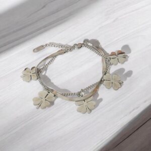Pulsera color plata acero inoxidable trebol