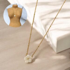 Collar dorado acero inoxidable  flor blanca