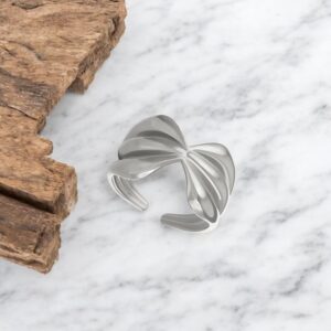 Anillo ajustable color plata acero inoxidable lazo